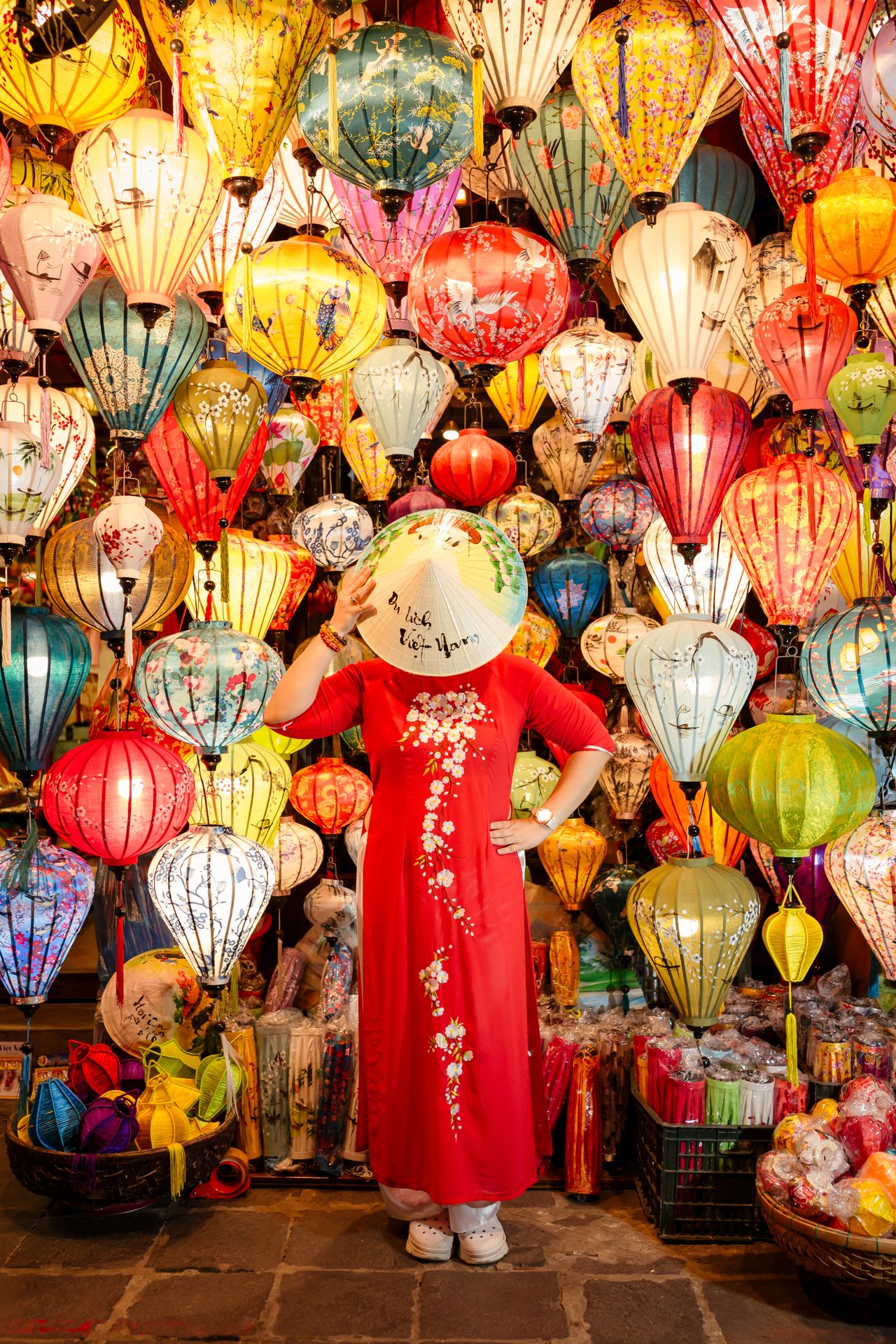 Hoi An ancient town lanterns at dusk