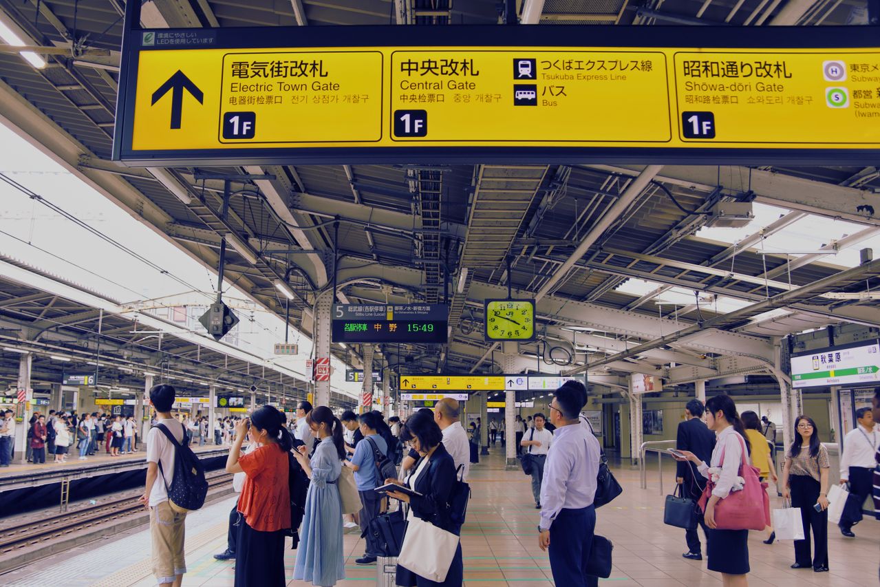 Busy train station platform in Asia: transport guide for food allergy travelers